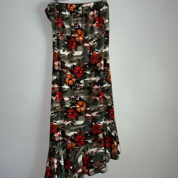 Rogue Floral skirt with asymmetric ruffle hem size 2X - Picture 1 of 6